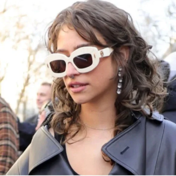 Excluded Loewe Sunglasses, New 350 display picture 2